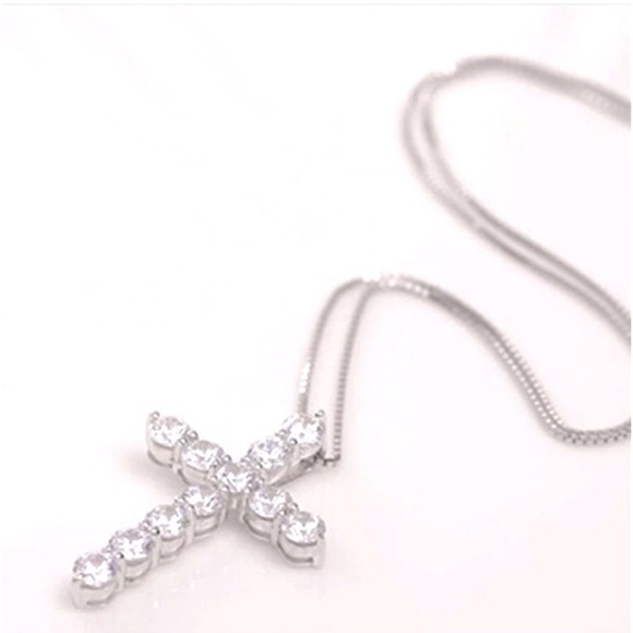 Miss Glam Co. Jewelry - Glam Diamond Silver 925 Cross Necklace